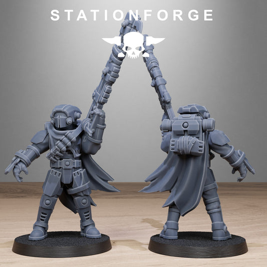 Tarion Hunters x10 Resin Miniatures Set alternate view 2