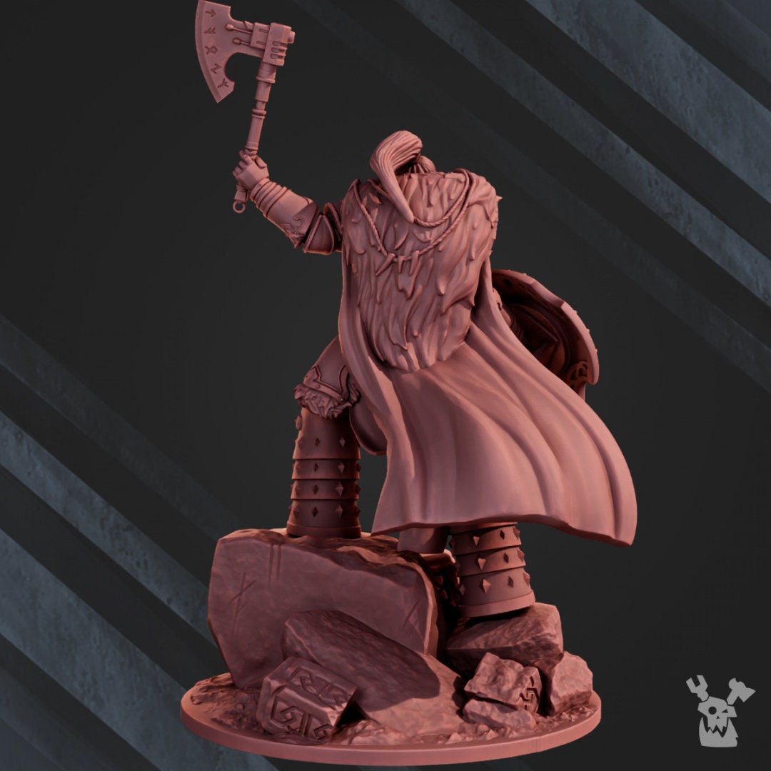 The Wolf Queen Resin Boss Miniature alternate view 4