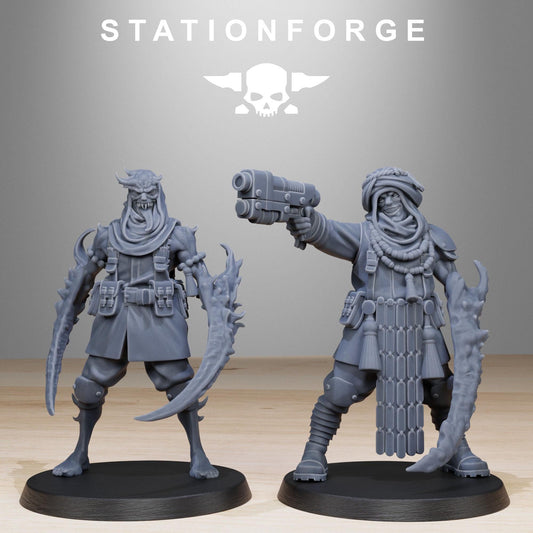 Corrupted Guard Lechers Resin Miniature Figure alternate view 2