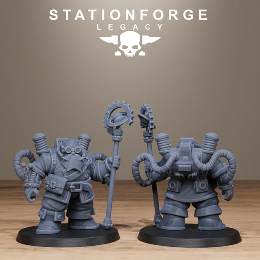 Ironvale Leaders Resin Miniature Figure alternate view 2